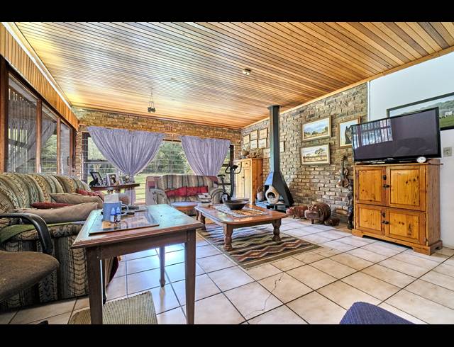 4 BEDROOM EQUESTRIAN PROPERTY FOR SALE IN SUN VALLEY